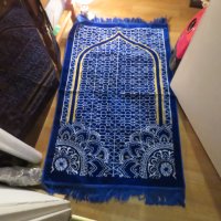 турско молитвено килимче, килимче за молитва за Намаз яркосин фон с красиви златни  флорални мотиви, снимка 1 - Антикварни и старинни предмети - 43170234