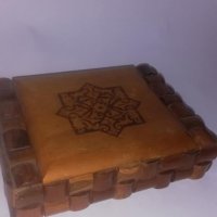 Стара дървена кутия за бижута, снимка 1 - Антикварни и старинни предмети - 27318294