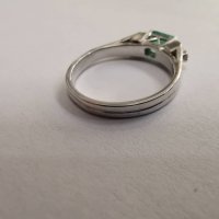 Продавам златен пръстен с диаманти и изумруд, снимка 8 - Пръстени - 38600348