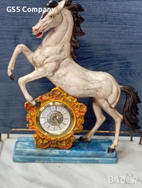 Часовник с фигура на кон, снимка 1