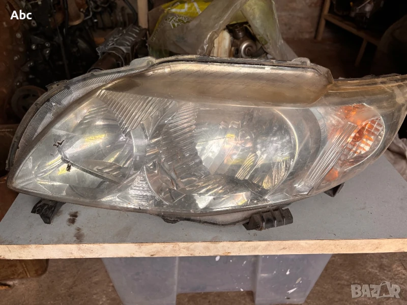 Ляв фар на части за Тойота Корола 2008г, снимка 1