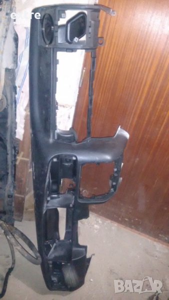 Продавам основна конзола от голф 3 арматурно табло VOLKSWAGEN GOLF III (1H1) от 1991 до 1998, снимка 1