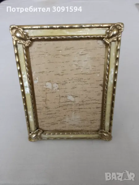     Винтидж рамка за снимки със статив от  метал и седеф в  добро състояние.    Размери 11/9,см, снимка 1