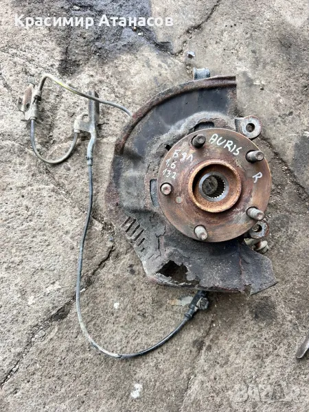 Шенкел главина предна десен за Тойота Аурис. 1.6Vvti. 132кс. 2011г., снимка 1