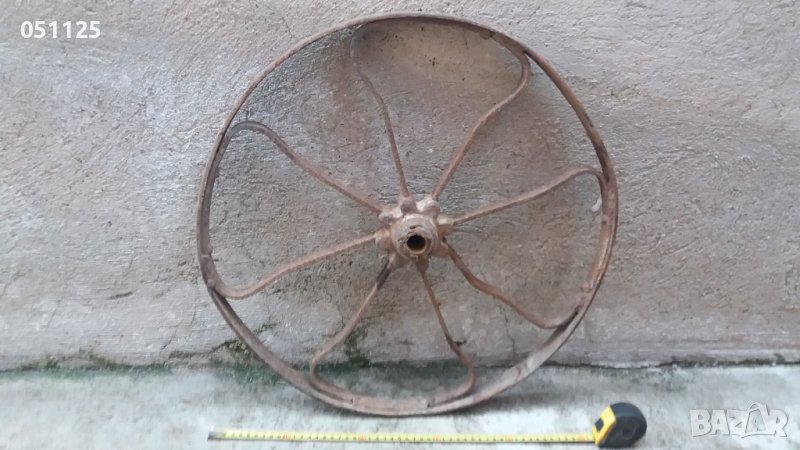 масивно ковано възрожденско колело от двуколка, каруца, снимка 1