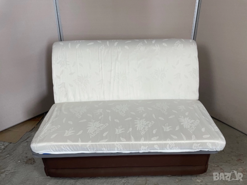 Прав разтегателен диван с опция сън в много добро състояние , снимка 1