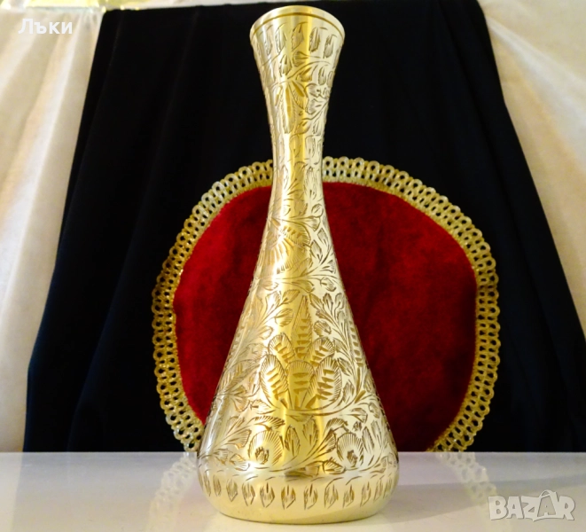 Чудна бронзова гарафа,ваза с релефни орнаменти, снимка 1