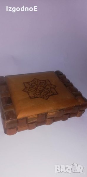 Стара дървена кутия за бижута, снимка 1