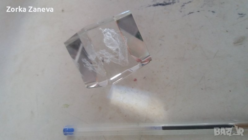 Стъклен куб с инкрустирана сова,сувенир., снимка 1