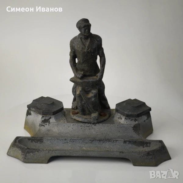 Стара комунистическа мастилница с фигура на работник ковач #6122, снимка 1