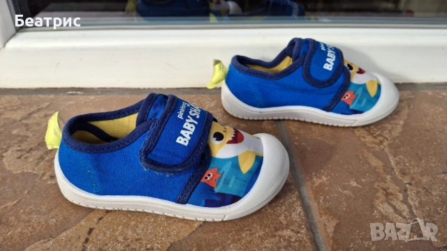 Олекотени пантофи с Baby shark, снимка 4 - Детски пантофи - 52908628