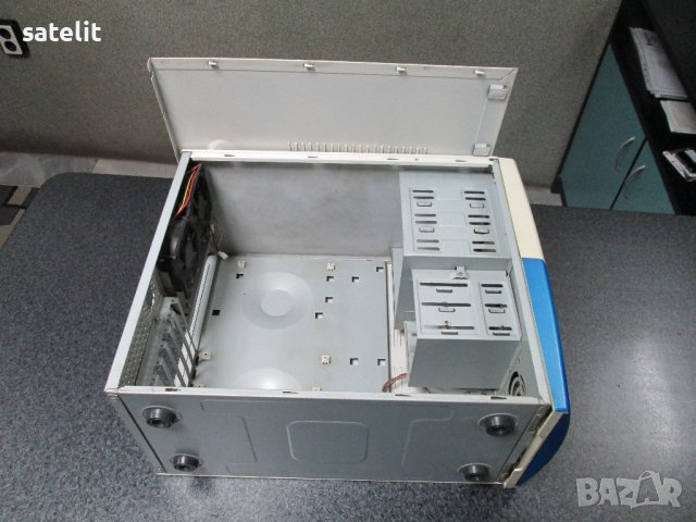 Продавам монитори IBM-17" и запазени компютърни кутии, снимка 11 - Монитори - 39355342
