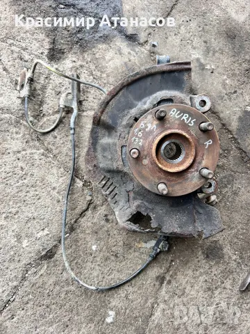 Шенкел главина предна десен за Тойота Аурис. 1.6Vvti. 132кс. 2011г.