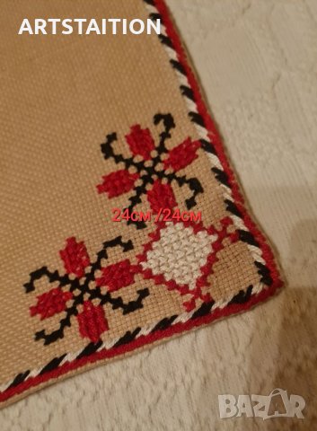 Ръчно бродирани кърпички, чехли, пантофки и каре, снимка 9 - Антикварни и старинни предмети - 35550708