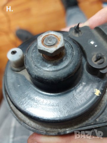 Клаксон Bosch  AUDI A4 Avant (B7 8E) 2004-2008, снимка 4 - Части - 32550751