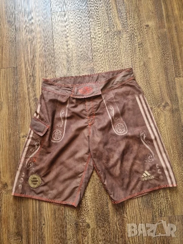 Страхотни мъжки   панталони ADIDAS BAYERN MUNCHEN,  лимитиран модел , размер L