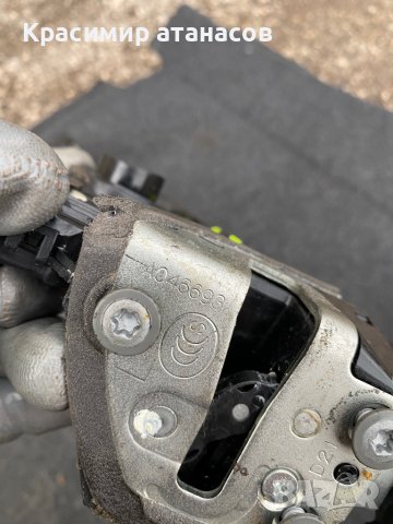 Брава на врата Предна лява за Тойота Аурис.A046693, снимка 5 - Части - 43744634