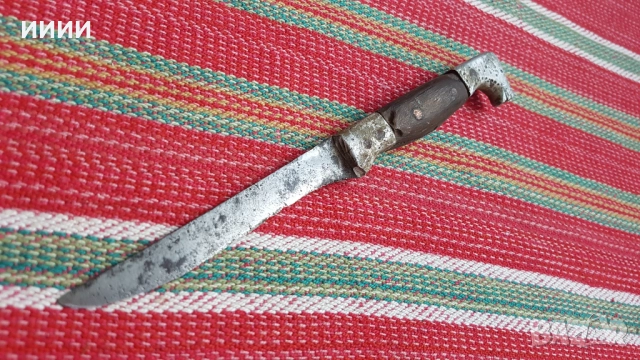 Стар нож с глава на животно