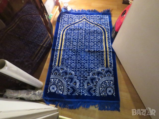 турско молитвено килимче, килимче за молитва за Намаз яркосин фон с красиви златни  флорални мотиви