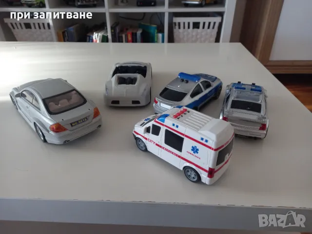 Големи пластмасови коли, имитация на Mercedes, BMW, Buggati, полиция и линейка, снимка 2 - Коли, камиони, мотори, писти - 40696146