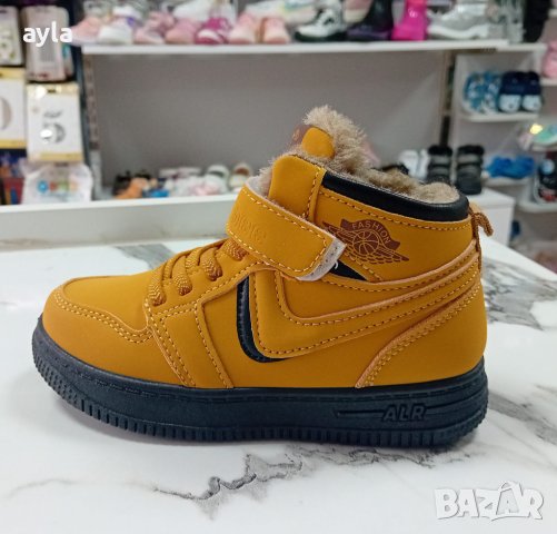 Зимни боти с пух цвят горчица