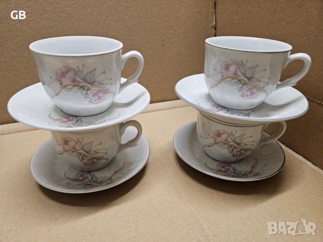 Порцеланови чашки за кафе + подарък захарница