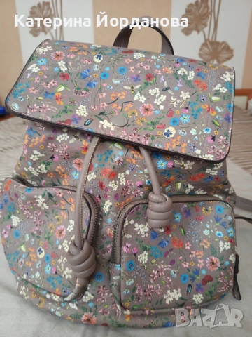 Дамска чанта - тип раничка