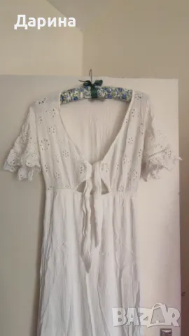 Бяла лятна рокля с деколте Stradivarius, снимка 4 - Рокли - 50181918