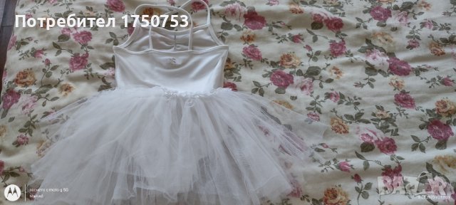  Рокля H&M с крилца за фотосесия или парти, снимка 2 - Детски рокли и поли - 36709299