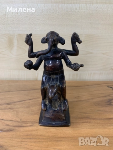 Статуетка на индуисткия бог Ганеша