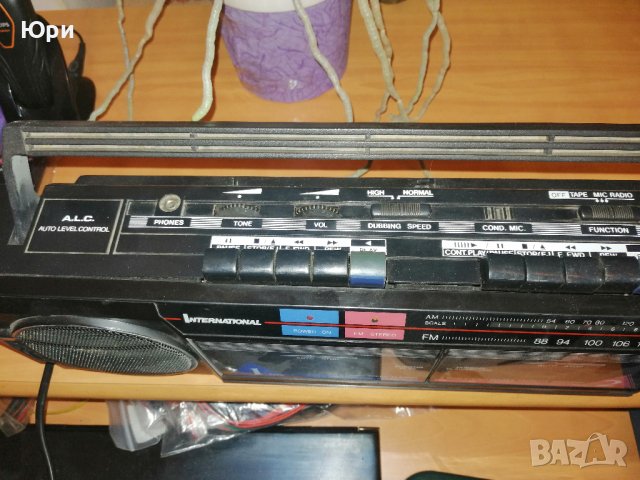 Продавам двукасетъчен радио касетофон VINTAGE INTERNATIONAL AK-21 RADIO STEREO, снимка 2 - Радиокасетофони, транзистори - 39060781