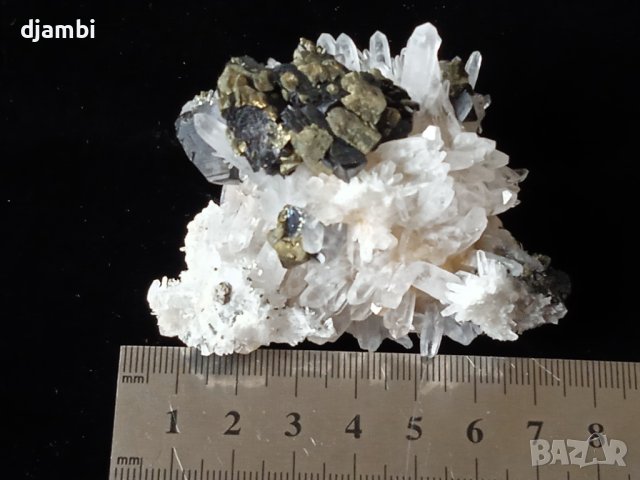 №192,Кварц,Планински кристал,Кварцова друза с халкопирит и сфалерит,Quartz Bulgaria,BGminerals,, снимка 2 - Декорация за дома - 44124708