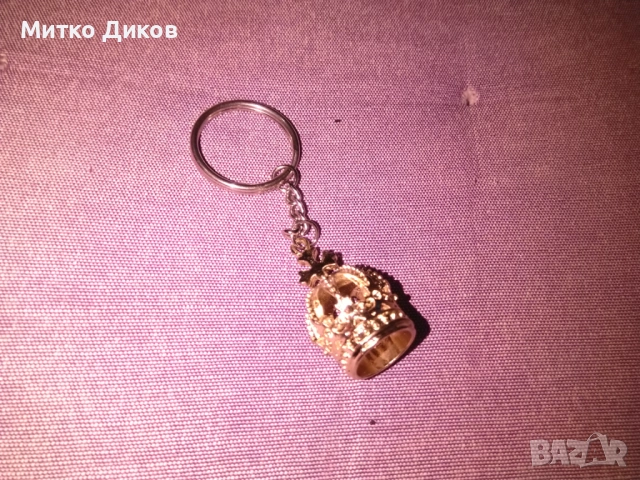 Метален ключодържател корона с кръстче нов