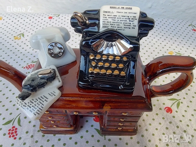 Красив винтидж чайник Crime Writers Desk Cardew