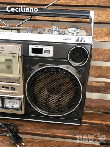 Радиокасетофон HITACHI TRK-8180Е, снимка 4 - Радиокасетофони, транзистори - 53514534