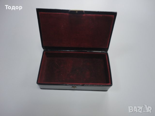 Страхотна кожена кутия за бижута с кадифе, снимка 6 - Антикварни и старинни предмети - 43021802