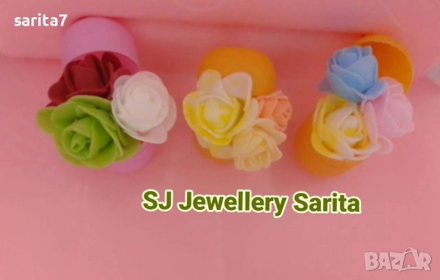 Прекрасни рози от фоам (различни цветове) в кутийка от шоколадово яйце