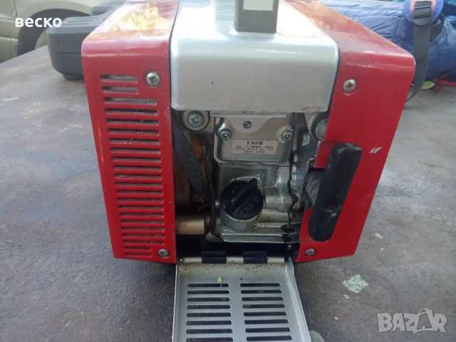 Малък портативен генератор honda, снимка 2 - Стяги - 51225997