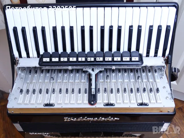 Акордеон Велтмайстер Каприче 120 баса, снимка 11 - Акордеони - 47508621