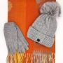 Стилен комплект шапка, шал и ръкавици за жена в сиво и оранжево Код на продукта:DAK-0034, снимка 1