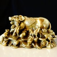 Бронзова статуетка Прасе с прасенца,злато,фън шуй 1.5 кг. , снимка 1 - Статуетки - 26225153
