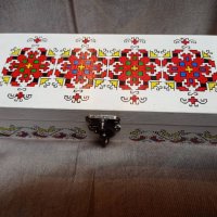 Кутия с български народни шевици, снимка 1 - Бижутерийни комплекти - 43255826