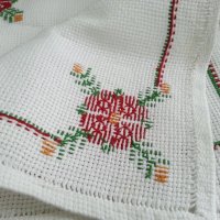 Текстилни салфетки ръчна бродерия , снимка 4 - Покривки за маси - 37347958