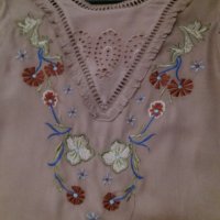 ИЗКЛЮЧИТЕЛНО КРАСИВА риза/блуза с бродерия и дантела в цвят пепел от рози , снимка 2 - Ризи - 37478470