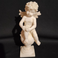 Фигура статуетка на ангелче седнало върху глобус, снимка 1 - Статуетки - 44867069