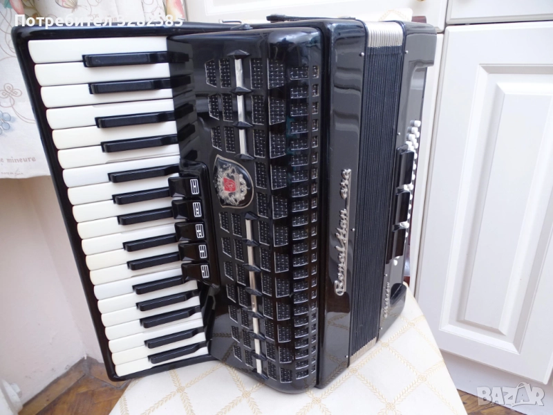 Акордеон Роял Стандард Метеор 60 баса, снимка 1