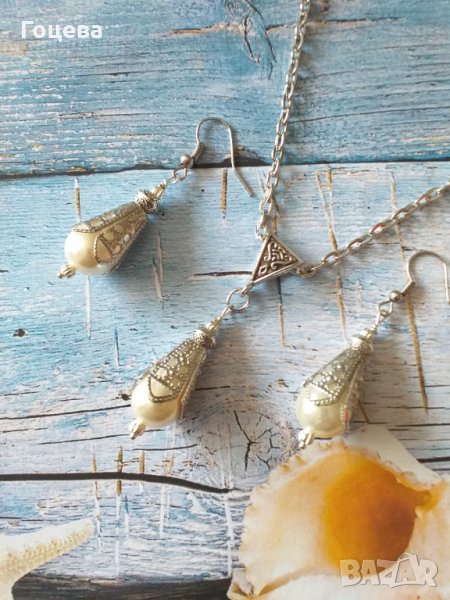 Прелестен комплект бижута с бели перли капка и филигрирани орнаменти в цвят Сребро , снимка 1