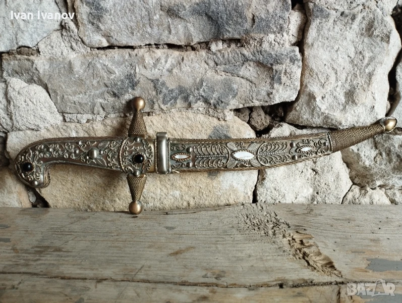 Стар красив кинжал за колекционери, снимка 1
