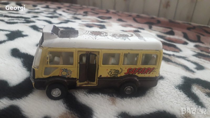 Метално автобусче за колекционери с отварящи врати, снимка 1