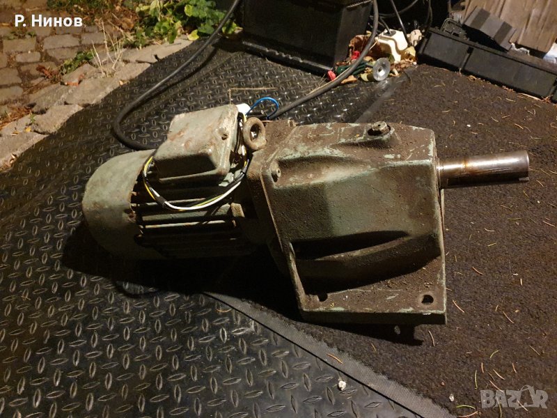 Монофазен ел.двигател/електромотор/електродвигател - редуктор 1.1kW 31.5 оборота, снимка 1